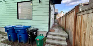 Spacious Ballard Townhome- 2 Bedrooms with Parking Gallery 4