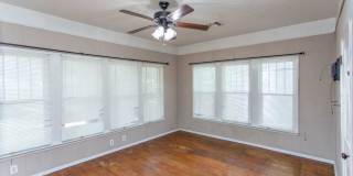 4 Bedroom Home!! Gallery 21