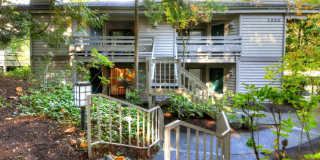 LOCATION, LOCATION, LOCATION wonderful 2 bedroom in the Carlyle. Gallery 1