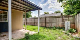 2 Bed Jack & Jill Bathroom  2 Car Garage With Office In The Heart of Yukon! Gallery 37