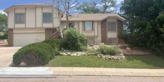Spacious 3 Bedroom House on the West Side with Mountain Views Gallery 1