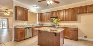 BEAUTIFUL CONDO, WALKING DISTANCE TO MTSU CAMPUS! Gallery 4