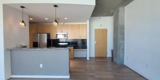 Modern Corner Unit 1BR Condo in Midtown with Skyline Views Gallery 3