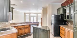 Beautiful Home With Lake View - 3 Bed + 2 Bath Beautiful Home With Lake View - 3 Bed + 2 Bath Gallery 35