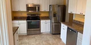 3 Bedroom 2.5 Bath Townhouse Gallery 29