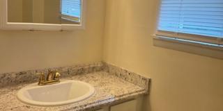 Updated 3 bedroom home near Bass Pro Gallery 10