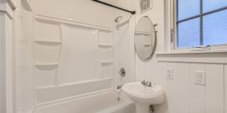 Beautiful Remodeled House with Fenced Yard in Maple Leaf Gallery 23