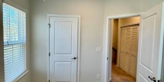 3BR/2.5BA End Unit Townhome Gallery 17