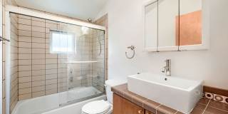 Beautiful 2 Bed Townhome Conveniently Located In Seattle! Gallery 16