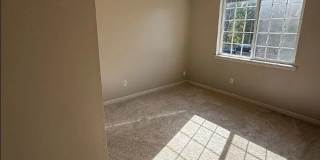 Large 6-Bedroom Home with a Fenced Yard, Pet Friendly! Gallery 17