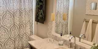 Beautiful 5 Bedroom/3 Bath 2 Story Home in Versailles Gated Community Gallery 26