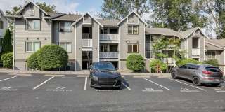Beautiful 2 Bedroom/2 Bath Renton Condo, Great Location, W/S/G included!! Gallery 1