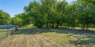 Charming 3 Bedroom Home with Spacious Backyard Gallery 32