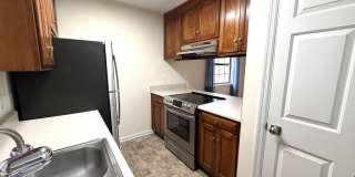COZY 2/2 SE Townhome with Plank Floors, W/D, Stainless Steel Appliances, Carport, & W/D! Avail NOW for $1495 Gallery 17