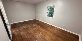 332 E Lincoln St Gallery 14