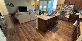 Modern & Light-Filled Home in Central Park – Prime Location Gallery 3