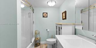 3047 N Oakland Forest Dr Gallery 11