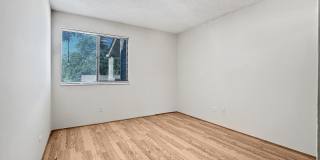 Charming 2-Bedroom Condo in Prime Location - Woodside Village Gallery 7