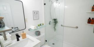 Stylish Heated Pool House  Near the Beach Gallery 4