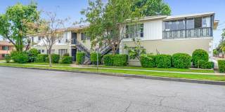 2 BEDROOMS 1 BATH UNIT IN GREAT LOCATION!!! Gallery 1