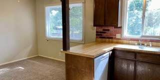 Spacious Home with Great Layout for Roommates! Gallery 4