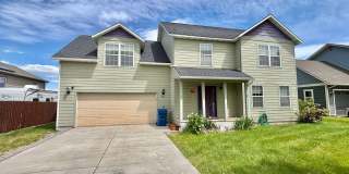 Great 3br/2.5ba, with a bonus space. Gallery 1