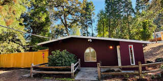 Charming 4 bedroom 2 bath home- West Linn, OR Gallery 1