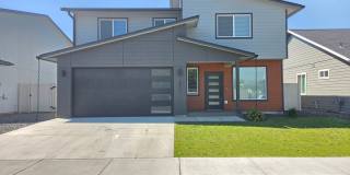 $2,800 - 4 Bed / 2.5 Stunning Home in Five Mile Prairie Neighborhood Gallery 1