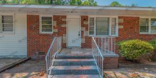 Newly Renovated & Spacious Home w/ Bonus Room Gallery 4