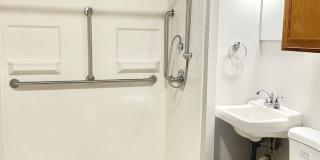 HUGE 3 Bed/2 Bath Home with your own private workshop + oversized garage Gallery 14