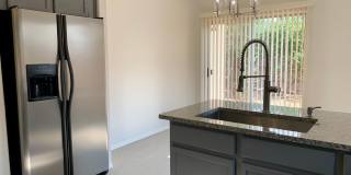 Lovely 3 Bedroom, 2 Bath In The NW! Gallery 6