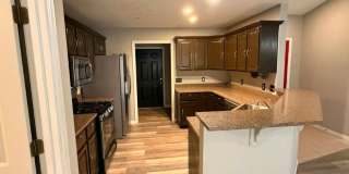 BEAUTIFUL  3 Bedroom 2 Bathroom Home in Royal Heights with garage and large back patio!!!! Gallery 8