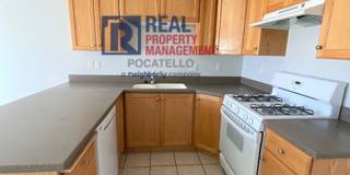 MOVE IN SPECIAL - 2 Bed 1.5 Bath Town Home - 1 Car garage Gallery 3
