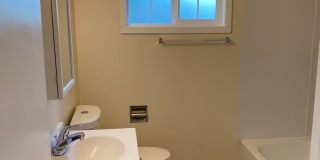 C2402 - Maple Court Apartments Gallery 35