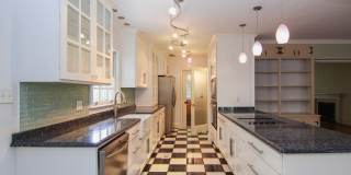 1207 Pine Avenue Gallery 21