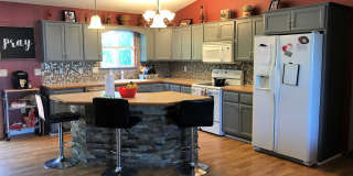 Fenced-in Yard + West Side of Manhattan + Washer & Dryer Included + 2-Car Garage! Available July 3rd! Gallery 3