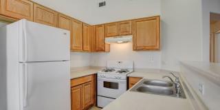 Adorable 2 Bedroom Condo Gallery 4