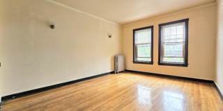 2102 W Ainslie Gallery 1