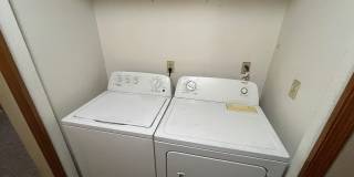 3 Bed/2 Bath Single Level Home near Parks and Schools - Daggett Lane Gallery 18