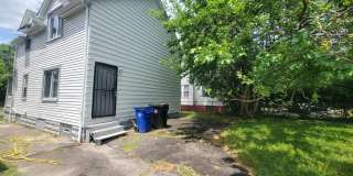 Charming 4-Bedroom Property in Prime Location Gallery 37