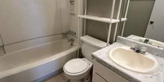 Spacious 4-plex in Central Location Gallery 15
