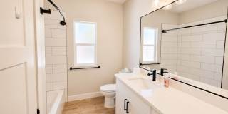 Gorgeous Home In Ivins! Gallery 12