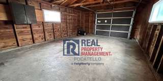4 bedroom 2 bath - 1 Car Detached Garage - Small dog negotiable Gallery 29