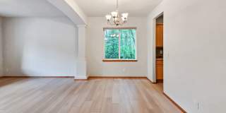 5BR/3BA End Unit with Greenbelt View in Lynnwood Gallery 9