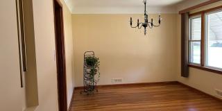 Brick 4 Bedrooms house is South Euclid With 2 Cars Detached Garage for Rent Gallery 13