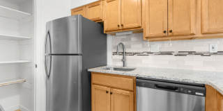 1st month free! Renovated 2B/2B Corner Apartment with Flatiron Views - Available NOW! Gallery 8
