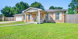Stunning, modern home! Sun room + Huge Fenced Backyard! Gallery 1