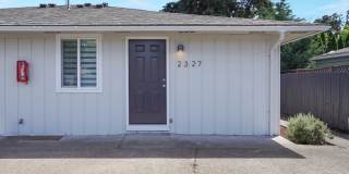 2339 Lee Street Gallery 25