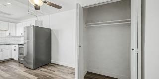 4 weeks of free rent! - Studio Near Grand Canyon University with washer/dryer! Gallery 16