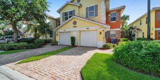 Beautiful  Townhouse for rent! Convenient location in Fort Myers. Special Offer! Qualify for a deposit-free option and save on move-in costs! Gallery 1